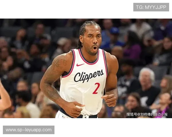 伦纳德中路转身上篮命中，快船把胜利握在手中