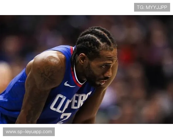 伦纳德中投冷静命中，让对手防线彻底崩开